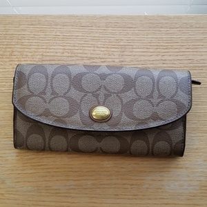 Coach Peyton wallet